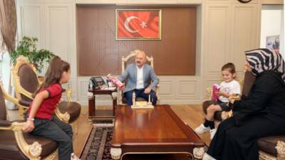 Adıyaman Valisi Osman Varol, halk buluşmaları kapsamında vatandaşlarla bir araya