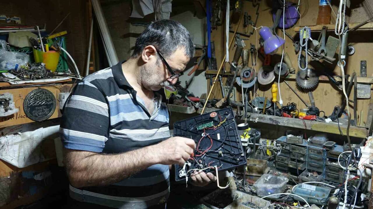 Gaziantep’te, antika eşya restorasyonu ve tamiratıyla yarım asırdır tanınan Ahmet