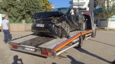 Kahta'da, otomobil ile motosikletin çarpışması sonucu meydana gelen kazada
