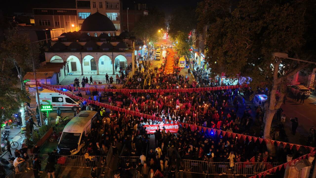 Adıyaman’da unutulmayacak Cumhuriyet Bayramı coşkusu… Şehir Türk bayraklarına boyandı