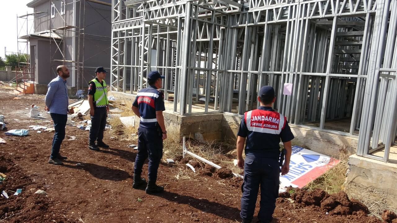 Adıyaman’da Tarım Arazilerine Yapılan Bağ Evleri Mühürlendi