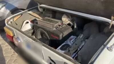 Besni'de , durumundan şüphelenilerek durdurulan bir araçta yapılan aramalarda ses