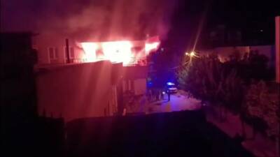 Adıyaman’da, gece saatlerinde meydana gelen yangında, bir evde mahsur kalan