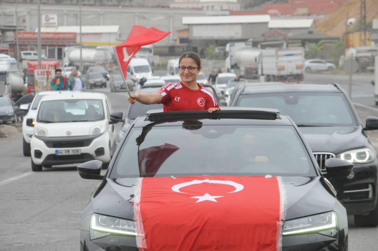 Avrupa şampiyonu sporcuya memleketi Cizre’de görkemli karşılama