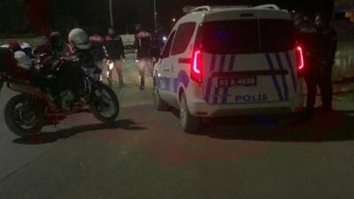 Adıyaman’ın Yunus Emre Mahallesi’nde alacak verecek meselesinden kaynaklanan tartışma, silahlı