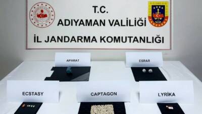 Adıyaman İl Jandarma Komutanlığı ekipleri, durumundan şüphelendikleri bir şahsın üzerinde