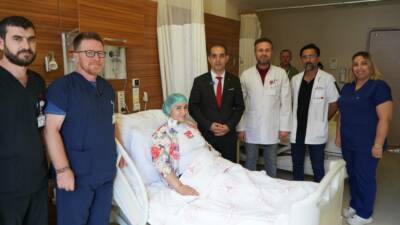 Adıyaman Eğitim ve Araştırma Hastanesi'nde doğum gününde kalp kapakçığı değişen