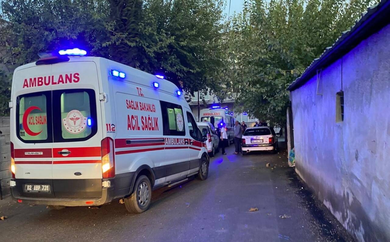 Adıyaman’ın Fatih Mahallesi’nde, iki grup arasında silahlı çatışma olduğu ve