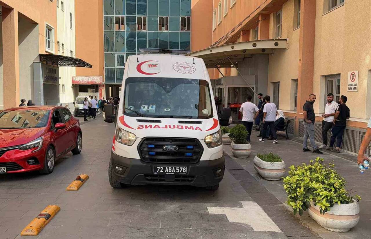 Batman-Hasankeyf kara yolundaki bir apartman inşaatında çalışan bir işçi, 10.