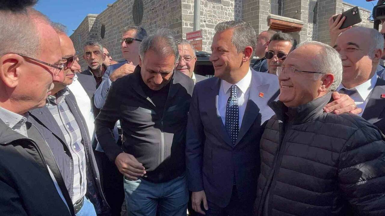 Cumhuriyet Halk Partisi (CHP) Genel Başkanı Özgür Özel, Diyarbakır’da esnaf