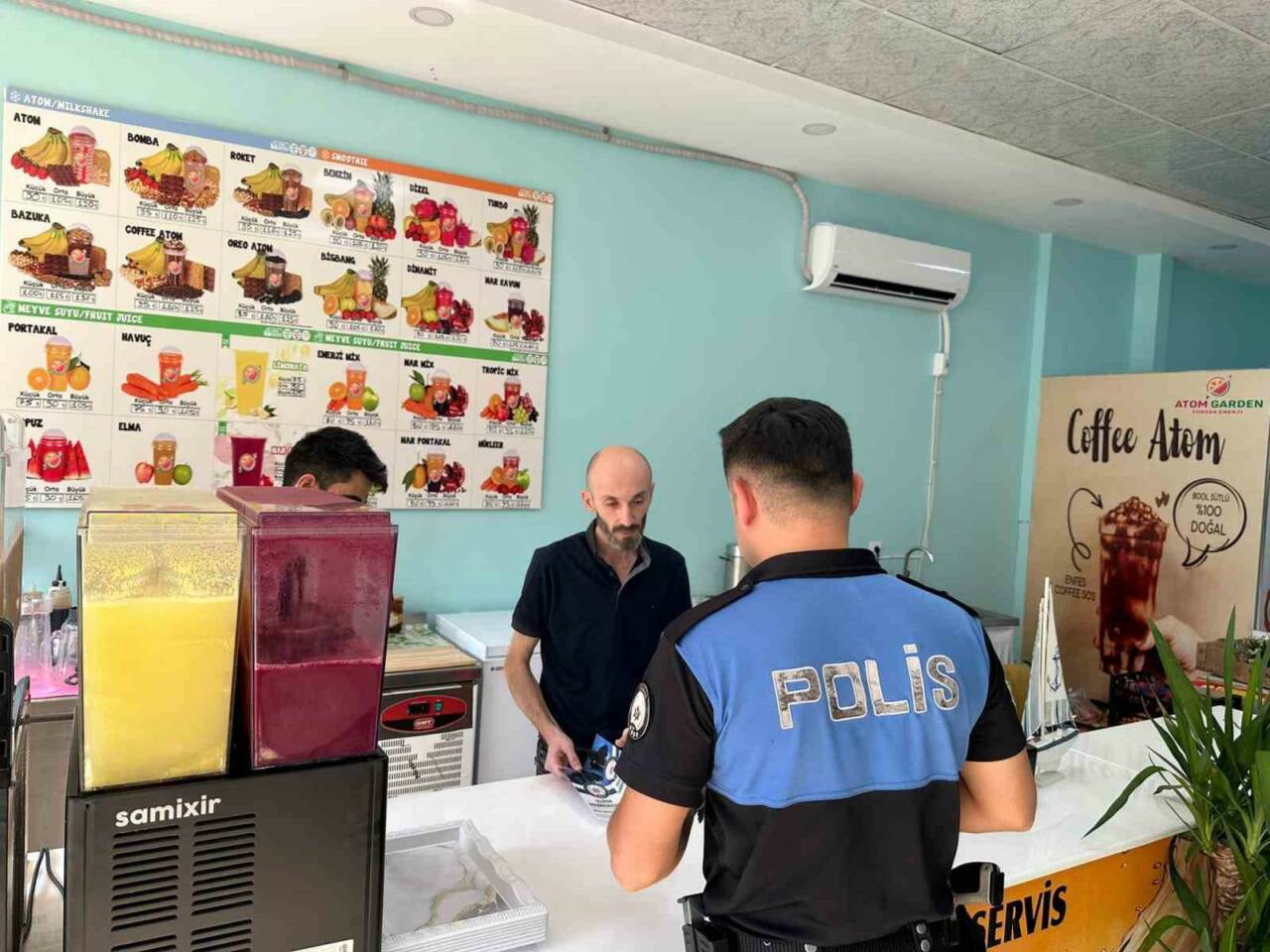 Şırnak’ın Cizre ilçesinde, Toplum Destekli Polislik Büro Amirliği, esnaf ve