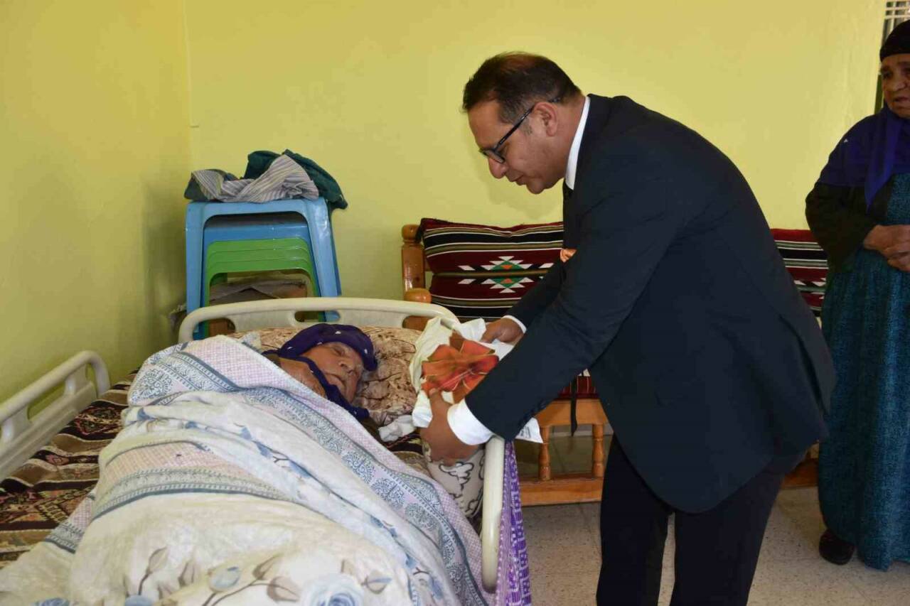 Şanlıurfa’nın Siverek ilçesinde, Cumhuriyetin 101. yılı münasebetiyle Sosyal Hizmetler Müdürlüğü,