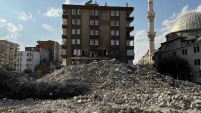 
Diyarbakır’ın Bağlar ilçesinde, 6 Şubat 2023'teki Kahramanmaraş merkezli depremlerden ağır