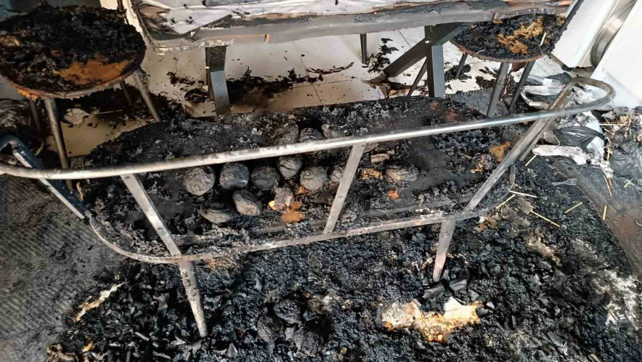 
Adıyaman’da bir evde meydana gelen yangında bir kişi dumandan etkilendi.