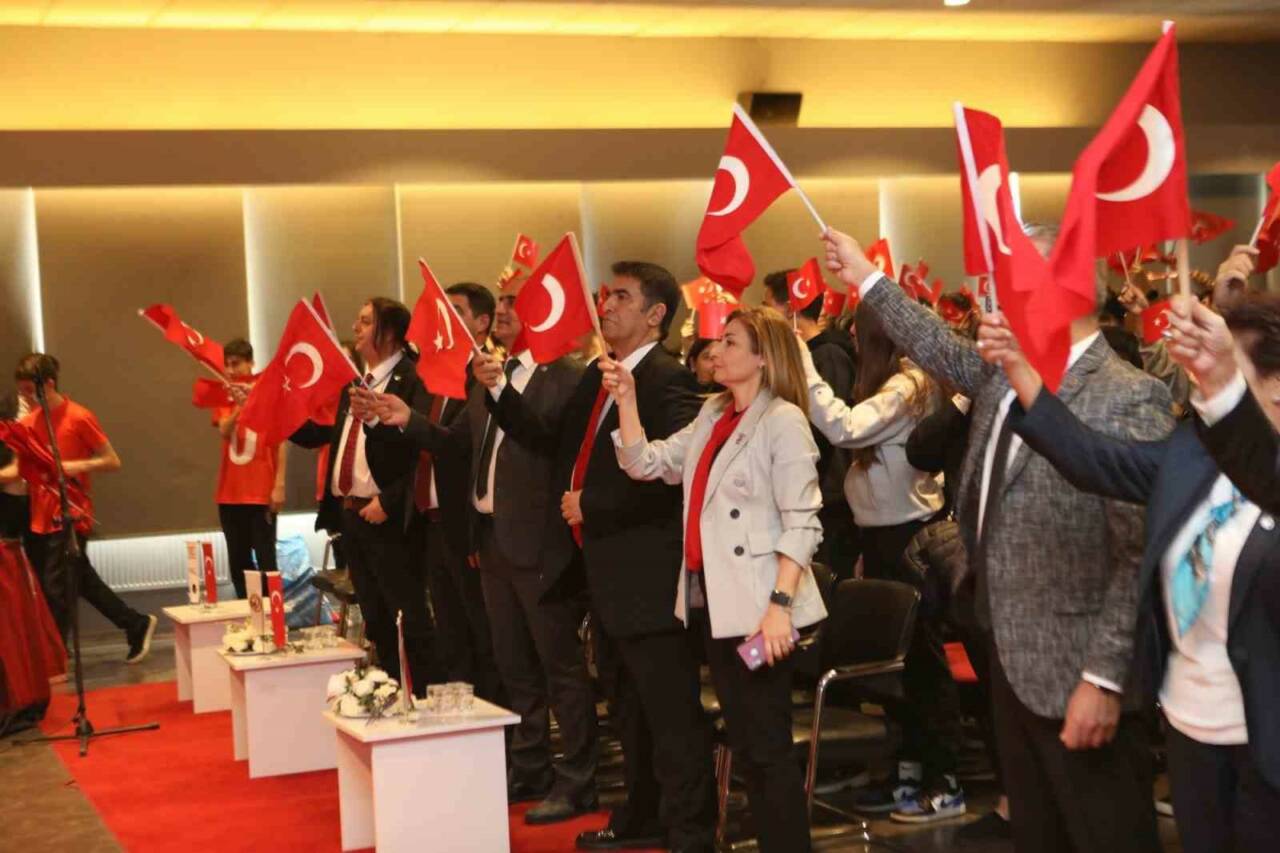 Cumhuriyet’in kuruluşunun 101. yıl dönümü, Gaziantep Kolej Vakfı Özel Okulları’nda