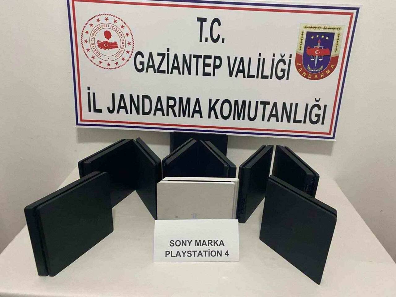 Gaziantep’te jandarma ekipleri, bir yolcu otobüsünde gerçekleştirdikleri aramalarda 150 bin