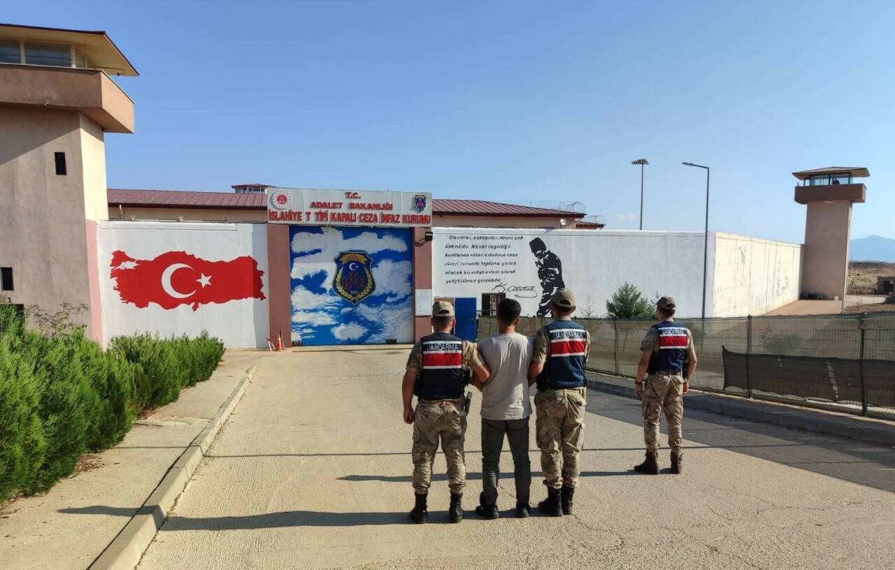 Gaziantep'te, PKK/KCK-PYD/YPG silahlı terör örgütünün propagandasını yaptığı belirlenen M.G. isimli