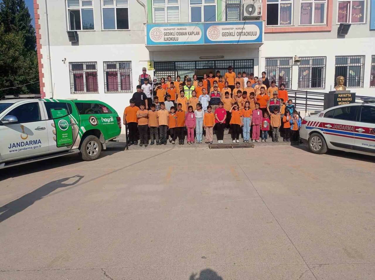 Gaziantep İl Jandarma Komutanlığı, Nurdağı ilçesinde 80 öğrenciye yönelik "Güvenli