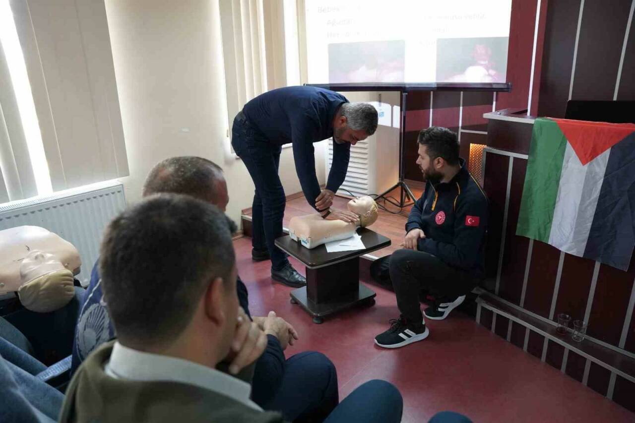 Adıyaman’ın Kahta ilçesinde, belediye personeline günlük hayatta karşılaşılabilecek kazalara erken