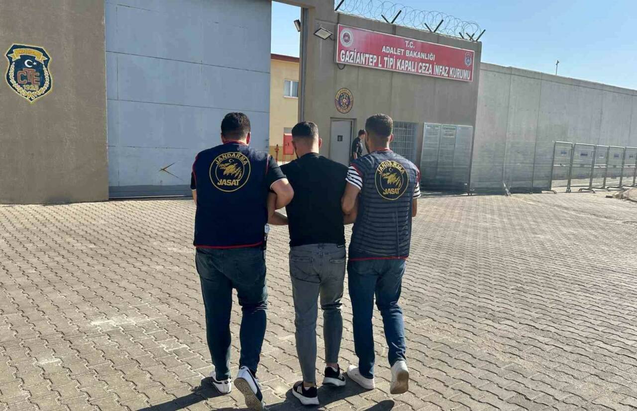 Gaziantep’te, adam öldürme suçundan 10 yıl kesinleşmiş hapis cezası bulunan