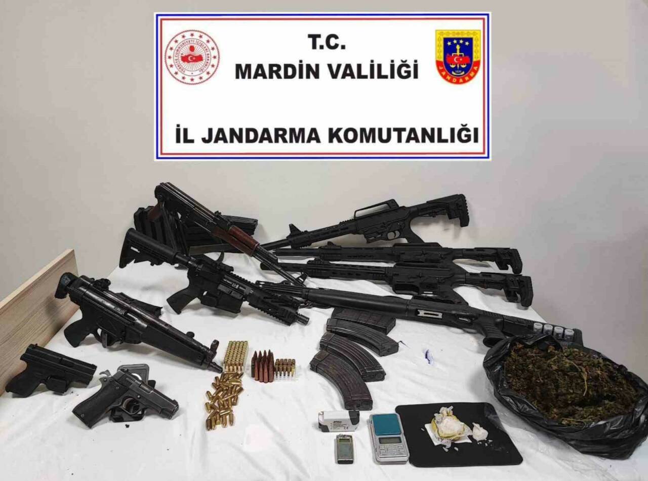 Mardin’in Kızıltepe ilçesinde düzenlenen üç ayrı operasyonda çok sayıda silah