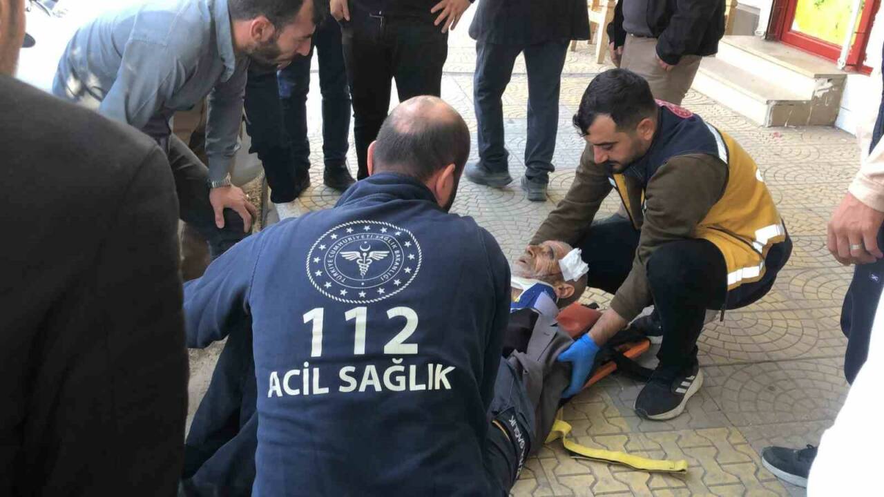 Adıyaman’da, karşıdan karşıya geçmek isteyen bir yaya motosikletin çarpması sonucu