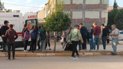 Adıyaman’ın Gölbaşı ilçesinde, sürücüsünün direksiyon hakimiyetini kaybettiği motosiklet takla attı.