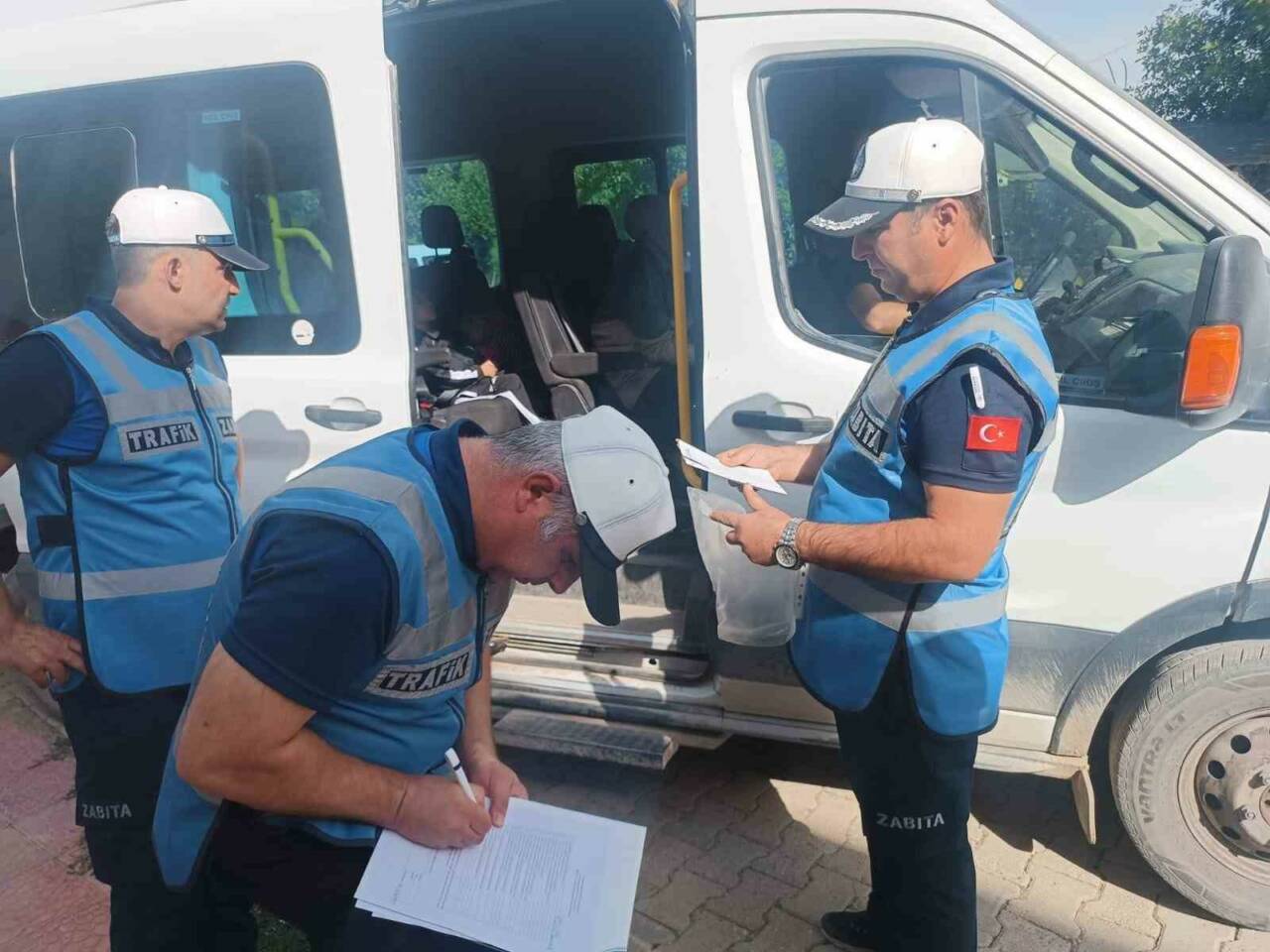 Adıyaman’da, zabıta ekipleri tarafından öğrenci servislerine yönelik denetimler sürüyor.