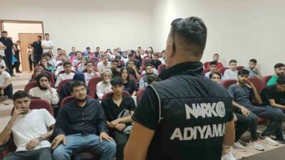 Adıyaman İl Emniyet Müdürlüğü Narkotik Suçlarla Mücadele Şube Müdürlüğü, öğrencilere