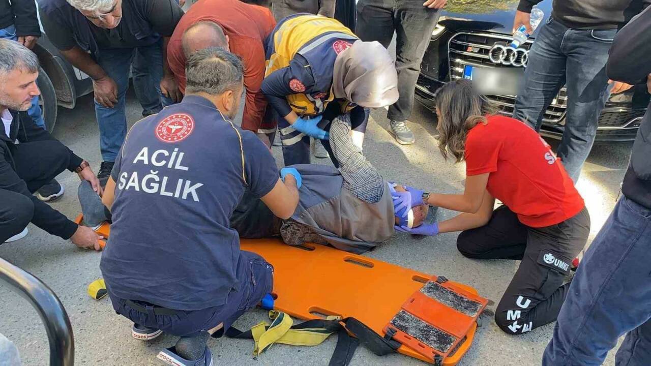 Adıyaman’da, yolun karşı tarafına geçmeye çalışan bir yaya, otomobilin çarpması