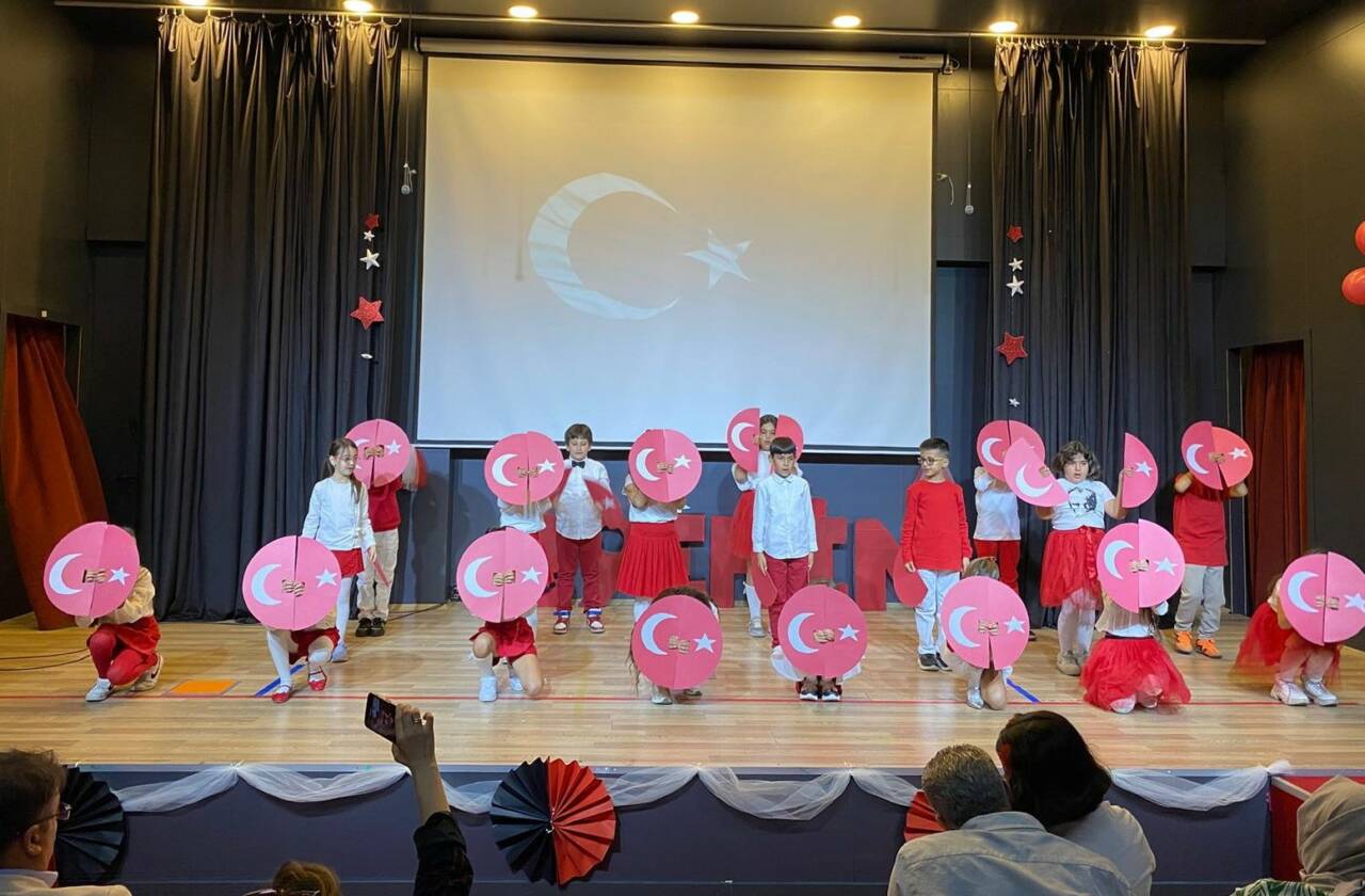 Adıyaman’da 29 Ekim Cumhuriyet Bayramı, Özel Adıyaman Doğa Koleji'nde düzenlenen