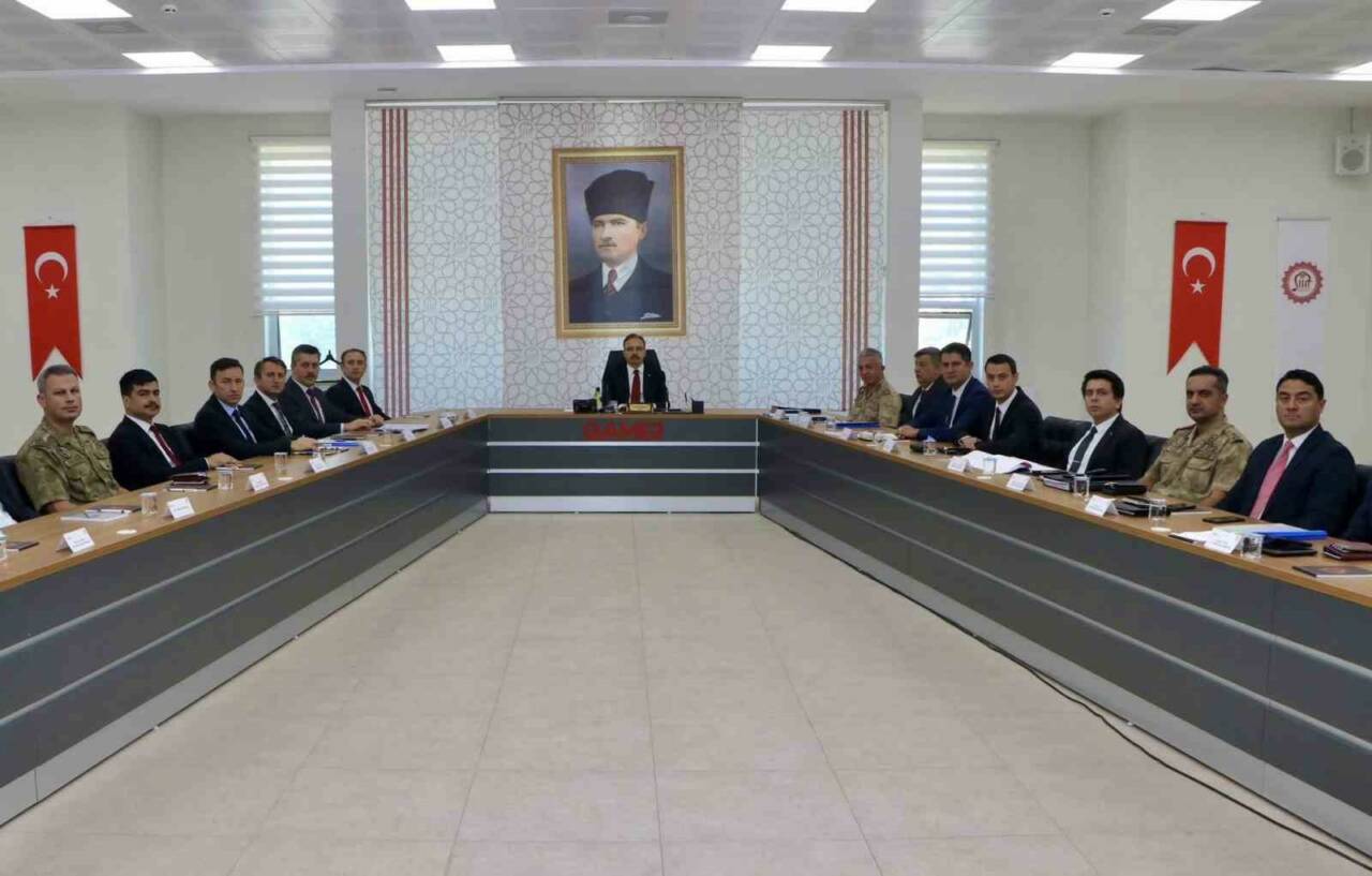 Siirt’te, İl Güvenlik ve Asayiş Koordinasyon Toplantısı, Vali Dr. Kemal