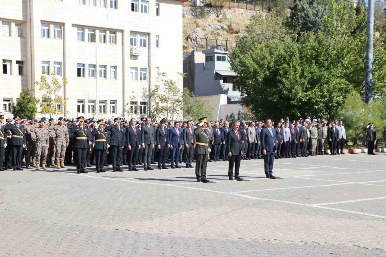 Şırnak’ta Cumhuriyet Bayramı Kutlamaları Çelenk Sunma Töreniyle Başladı