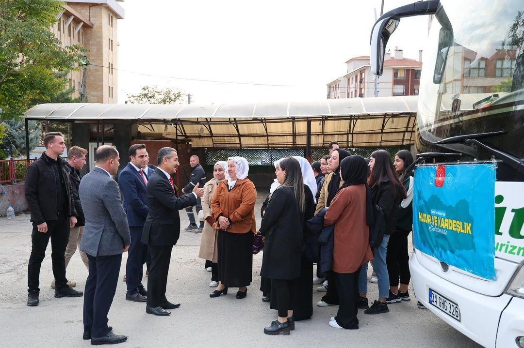 Şırnak’tan 45 Kadın, Huzur ve Kardeşlik Projesi Kapsamında Ankara’ya Uğurlandı