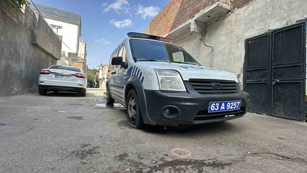 Şanlıurfa'nın Siverek ilçesinde, müdahale eden polis ekiplerine yönelik silahlı bir