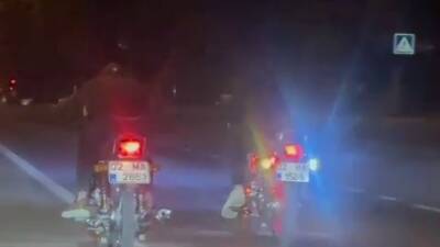 Adıyaman Atatürk Bulvarı'nda iki gencin motosikletlerle yarış yapması, hem kendi