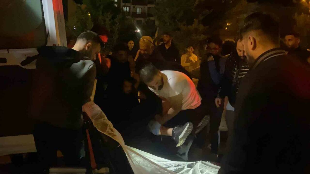 Adıyaman merkez Altınşehir Mahallesi'nde meydana gelen olayda, 3 kişi tartıştıkları