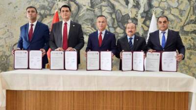 Gaziantep Valiliği'nde düzenlenen bir törenle, Şehitkamil Belediyesi tarafından Gaziantep Futbol