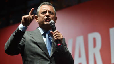 Cumhuriyet Halk Partisi Genel Başkanı Özgür Özel, “Teğmenlerine sahip çıkmak