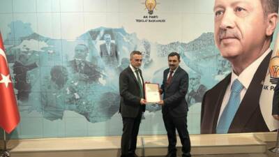 26 aday adayının müracaatta bulunduğu Ak Parti ilçe başkanlığına Ömer