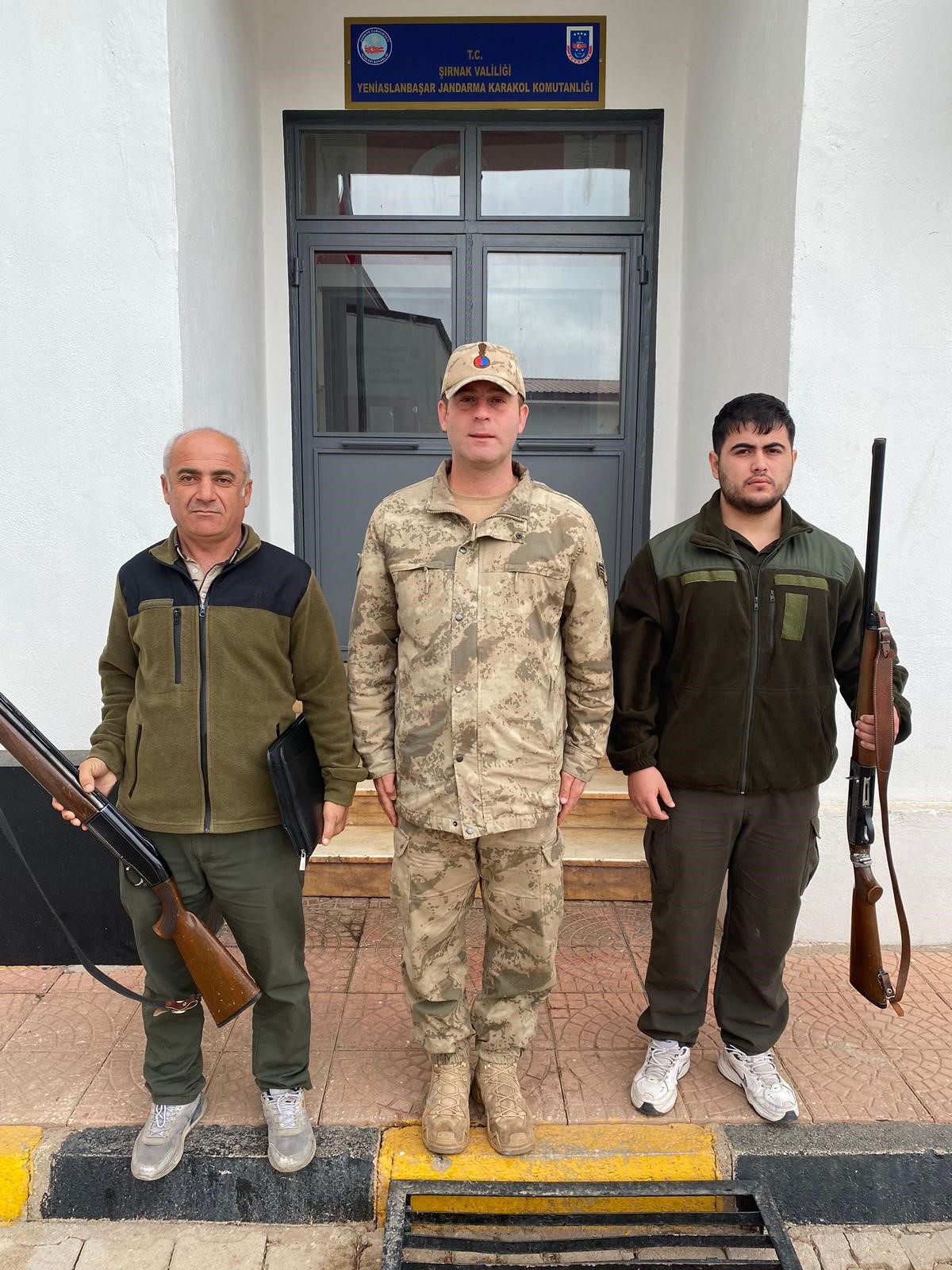 Şırnak'ın Yeniaslanbaşar köyü yakınlarında kaçak avcılık yaptığı tespit edilen iki