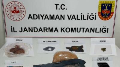 Adıyaman İl Jandarma Komutanlığı ekipleri, uyuşturucuyla mücadele çalışmaları kapsamında son