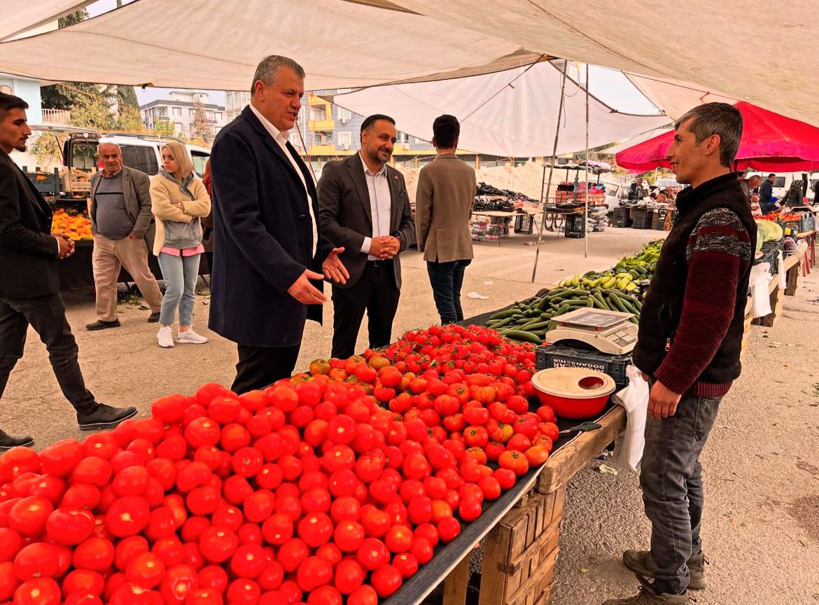 CHP Adıyaman İl Örgütü Pazar Ziyareti Yaptı, Halkın ve Esnafın Sorunlarını Dinledi