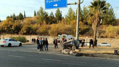 Adıyaman-Kahta kara yolu üzerinde iki otomobilin çarpışması sonucu 7 kişi