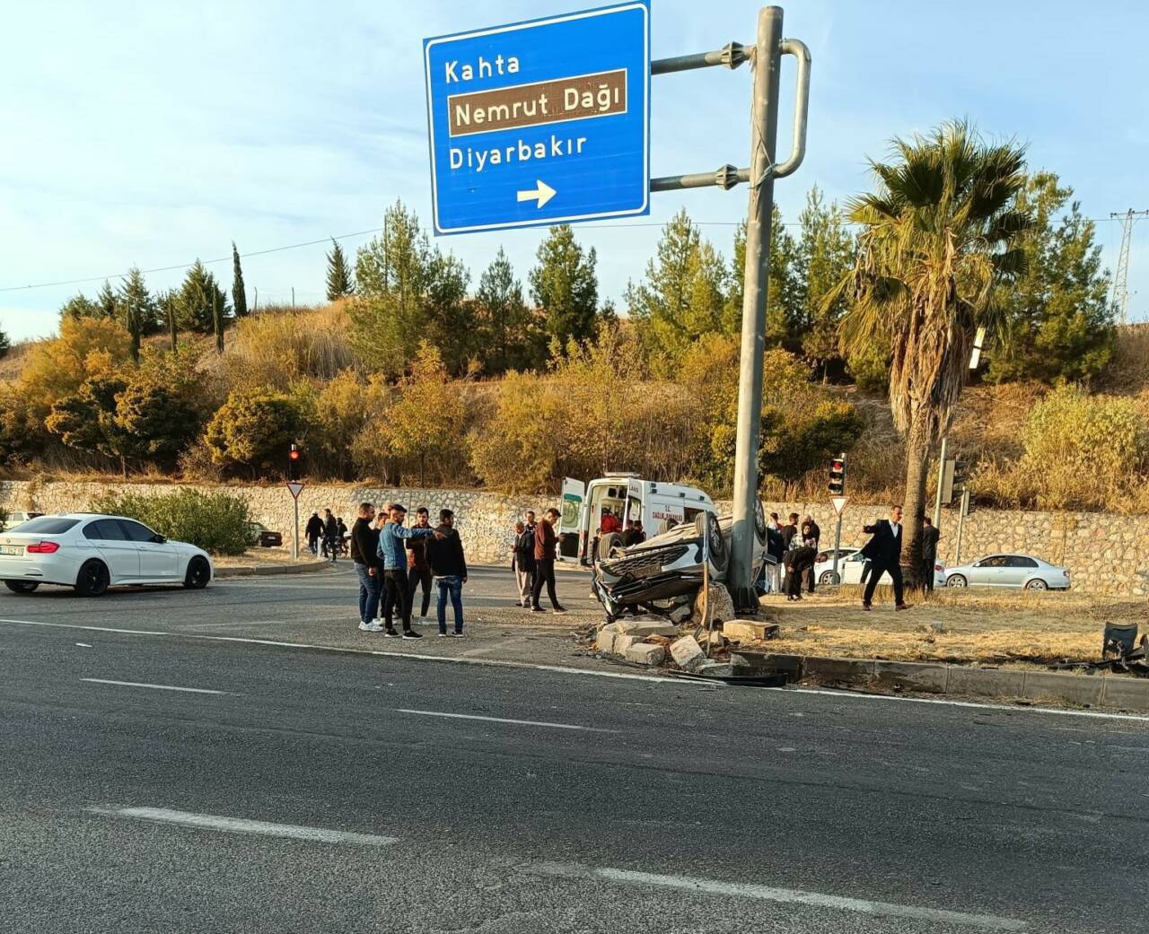 Adıyaman-Kahta kara yolu üzerinde iki otomobilin çarpışması sonucu 7 kişi