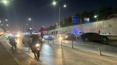 Adıyaman’da Altınşehir Köprüsü yakınlarında dört aracın karıştığı zincirleme trafik kazasında