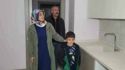 Konteynerde eşi ve 3 çocuğuyla birlikte yaşayan Adıyamanlı Suzan Sarısakal,