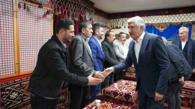 Adıyaman’ın Kahta İlçesi Belediye Başkanı Mehmet Can Hallaç, mahalle muhtarlarıyla