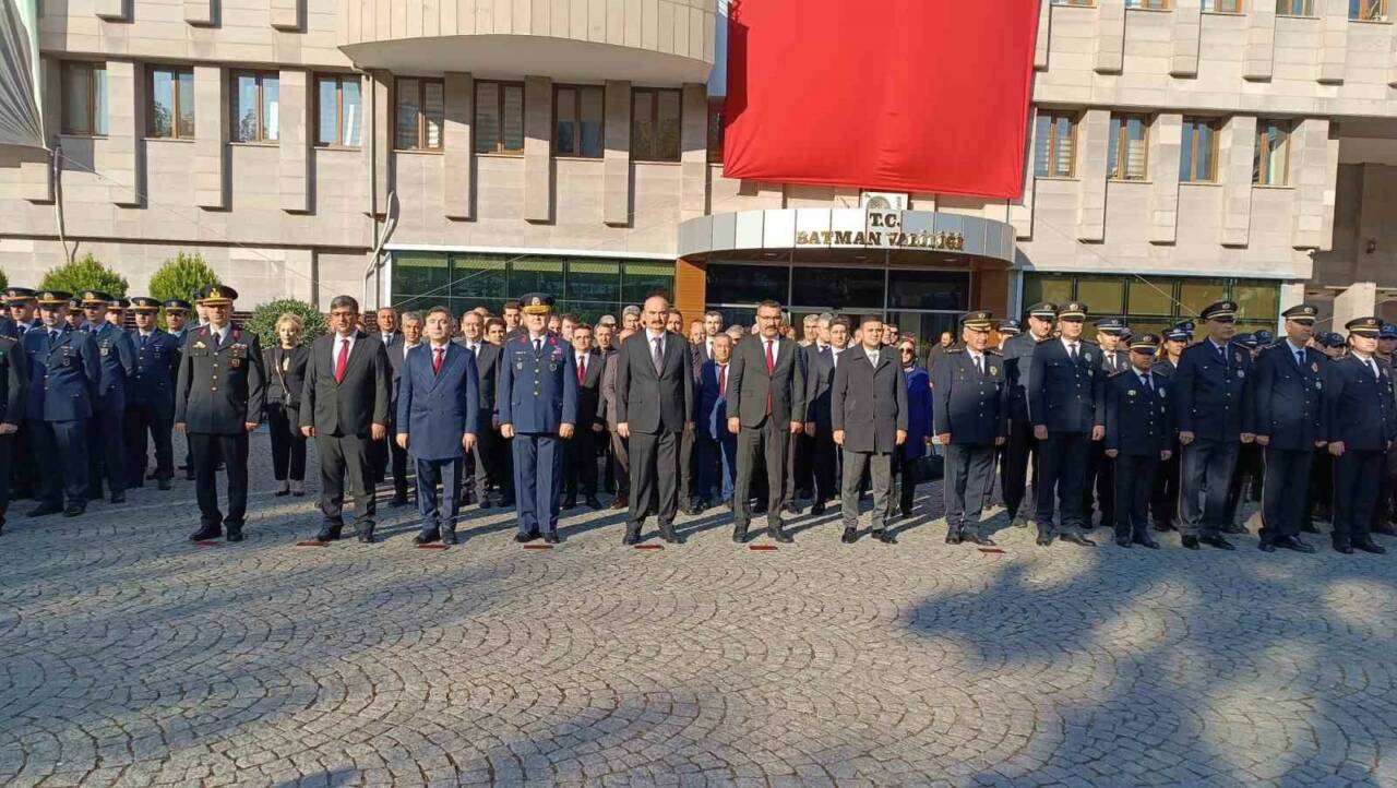 Batman’da, Cumhuriyetimizin kurucusu Gazi Mustafa Kemal Atatürk, vefatının 86. yıl