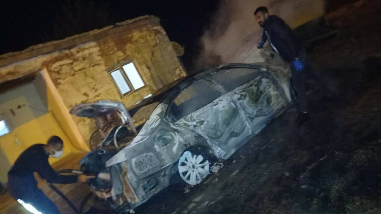 Cinnet getirdiği iddia edilen bir baba dehşet dolu anlar yaşattı.